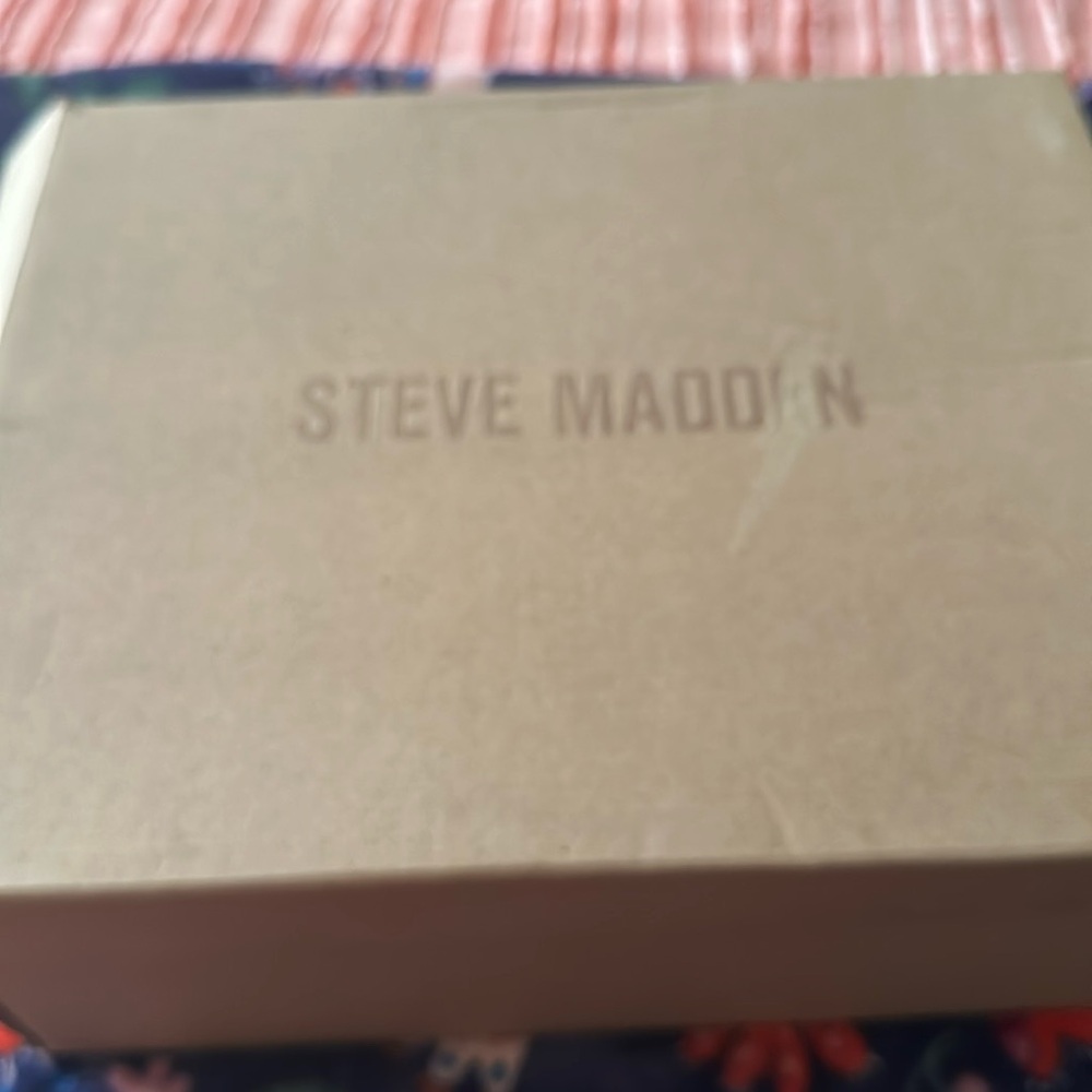 Steve Madden sneakers size 8 they do run small